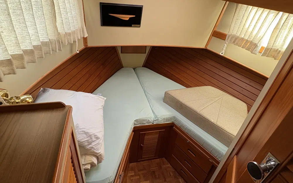 slider 10 Grand Banks 36 Classic