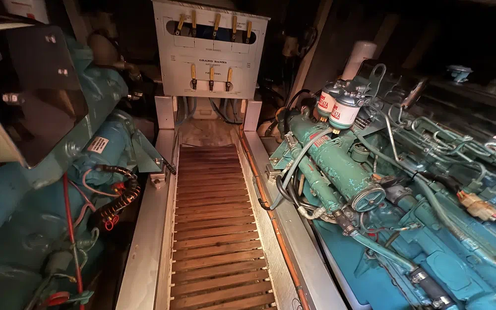 slider 13 Grand Banks 36 Classic