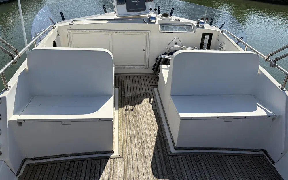 slider 4 Grand Banks 36 Classic