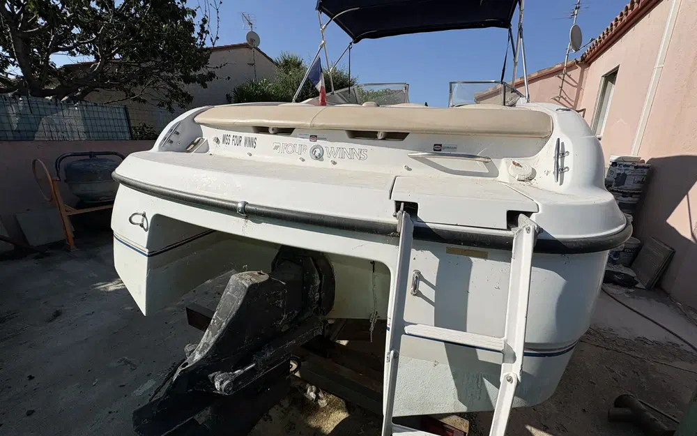 slider 6 Four Winns Horizon 220