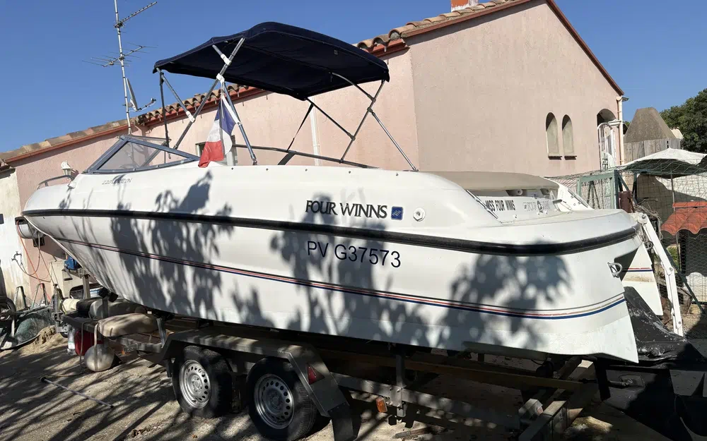 slider 8 Four Winns Horizon 220