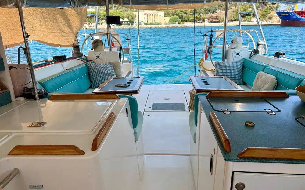 slider 10 Dufour Atoll 43