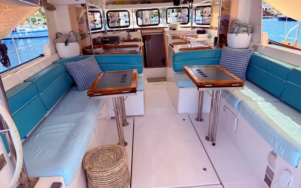 slider 1 Dufour Atoll 43