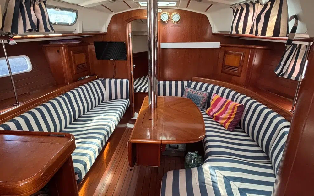 slider 1 Beneteau Oceanis 361