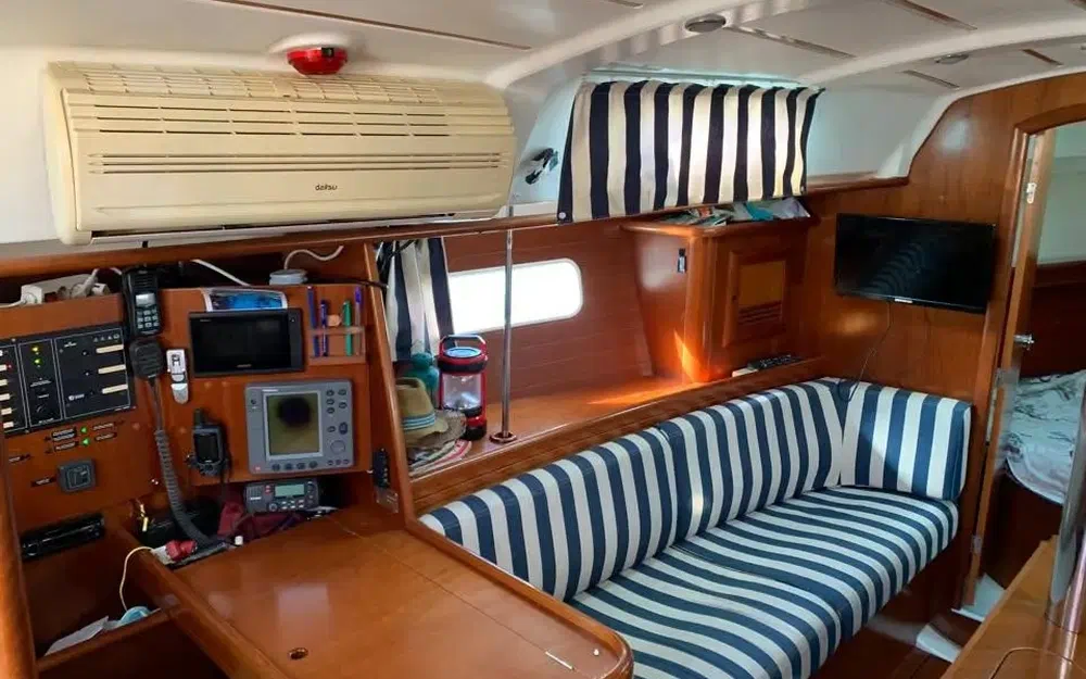 slider 3 Beneteau Oceanis 361