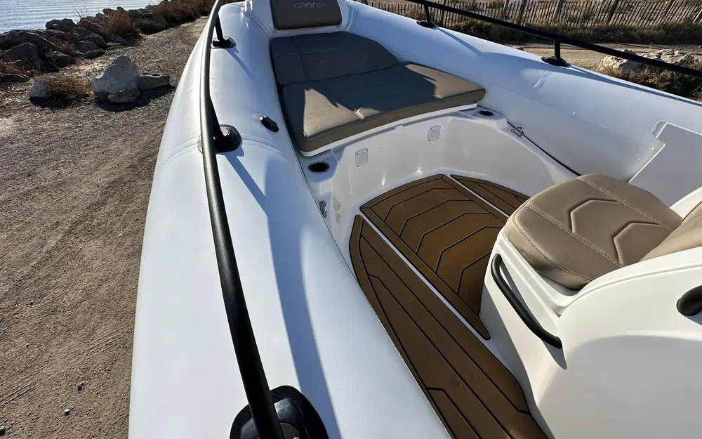 slider 4 Grand Golden Line 680