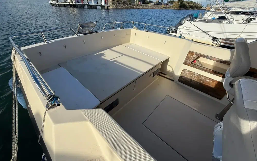 slider 4 Jeanneau Skanes 650