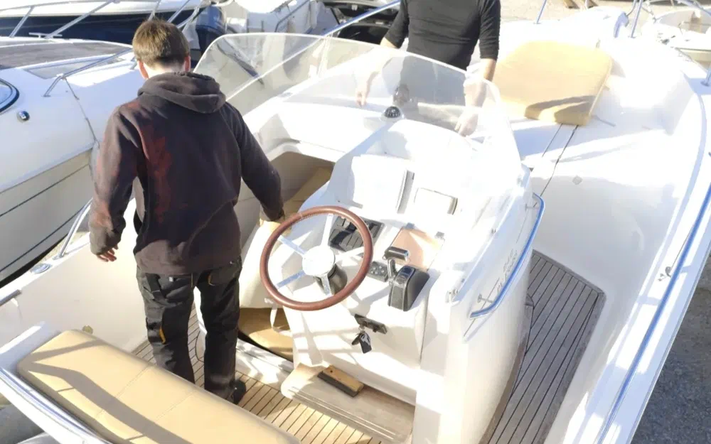 slider 4 Kelt White Shark 246