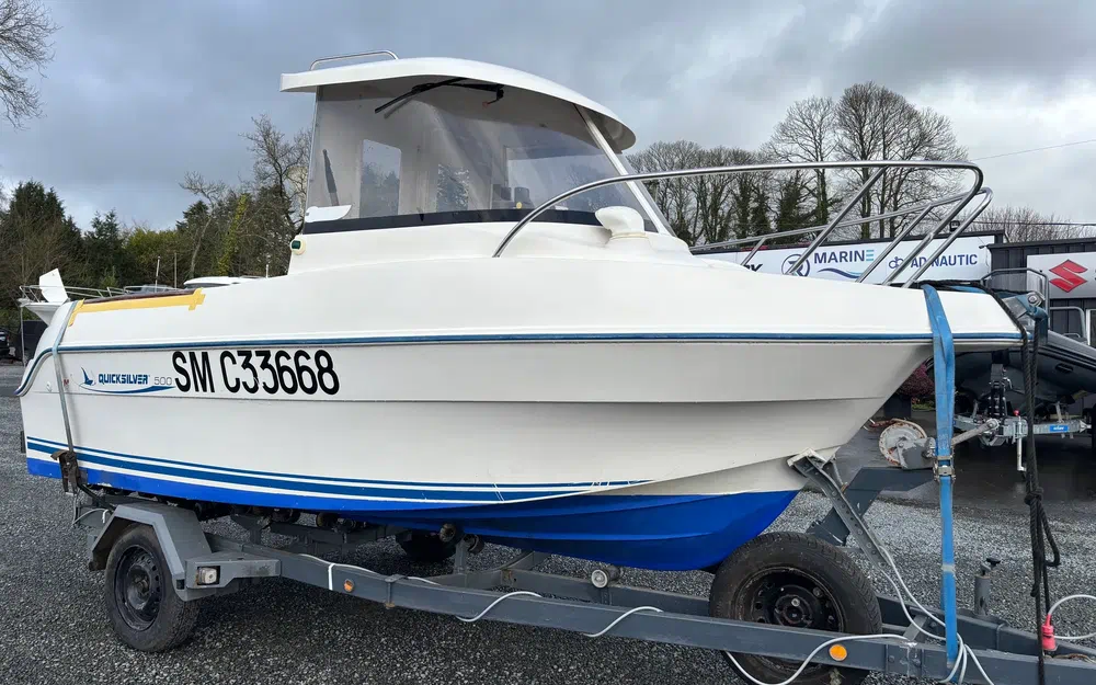 slider 0 Quicksilver 500 Pilothouse