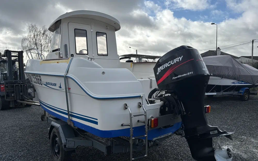 slider 3 Quicksilver 500 Pilothouse