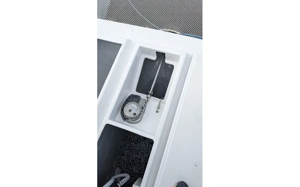 slider 12 Indigo Yacht Aventura 37