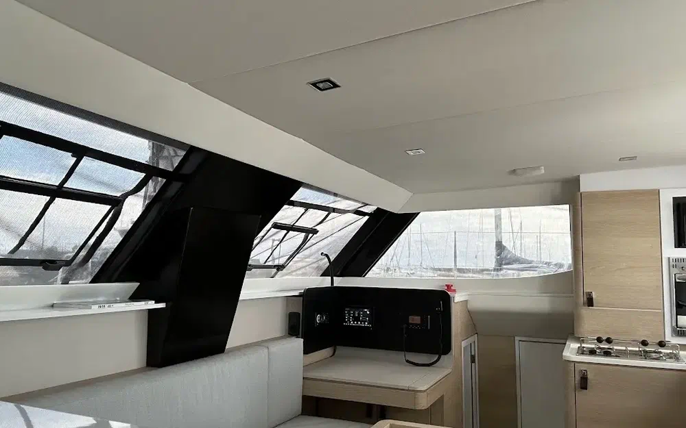 slider 19 Indigo Yacht Aventura 37