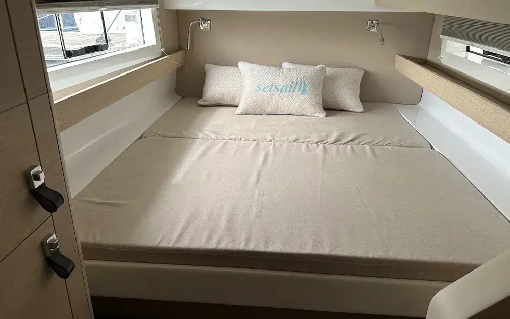 slider 23 Indigo Yacht Aventura 37