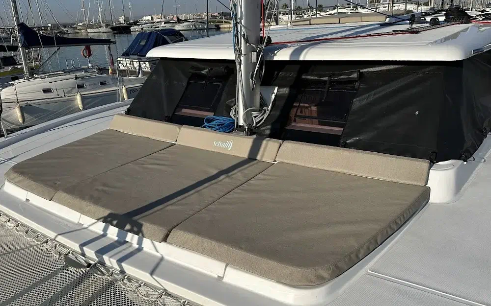 slider 6 Aventura Yacht Aventura 37
