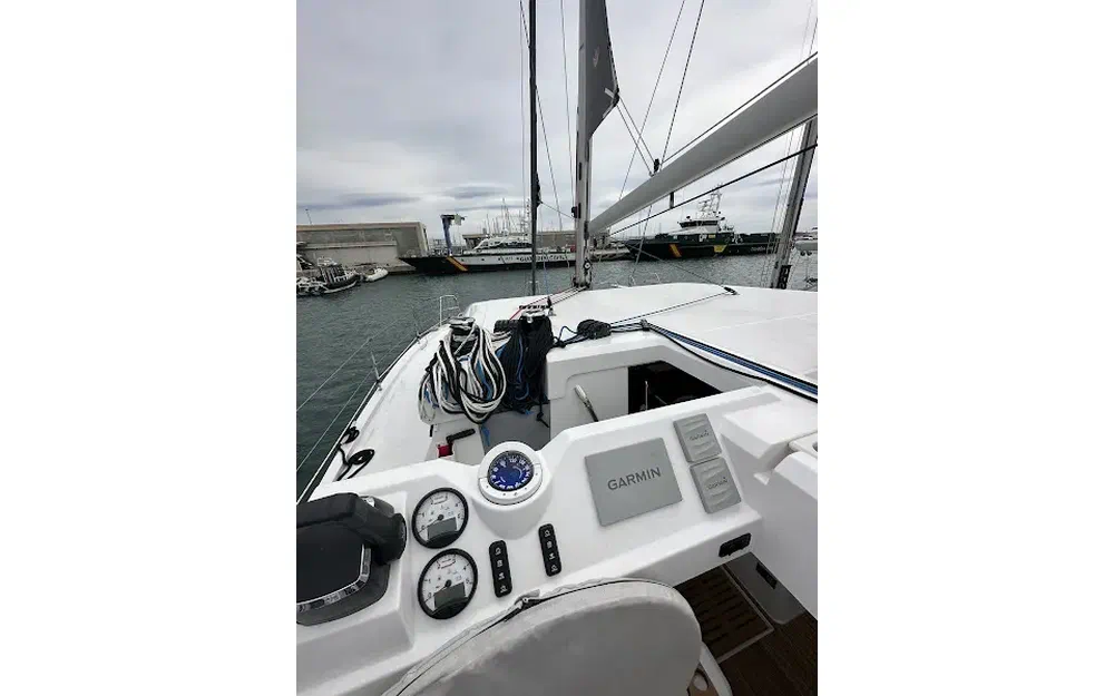 slider 7 Aventura Yacht Aventura 37