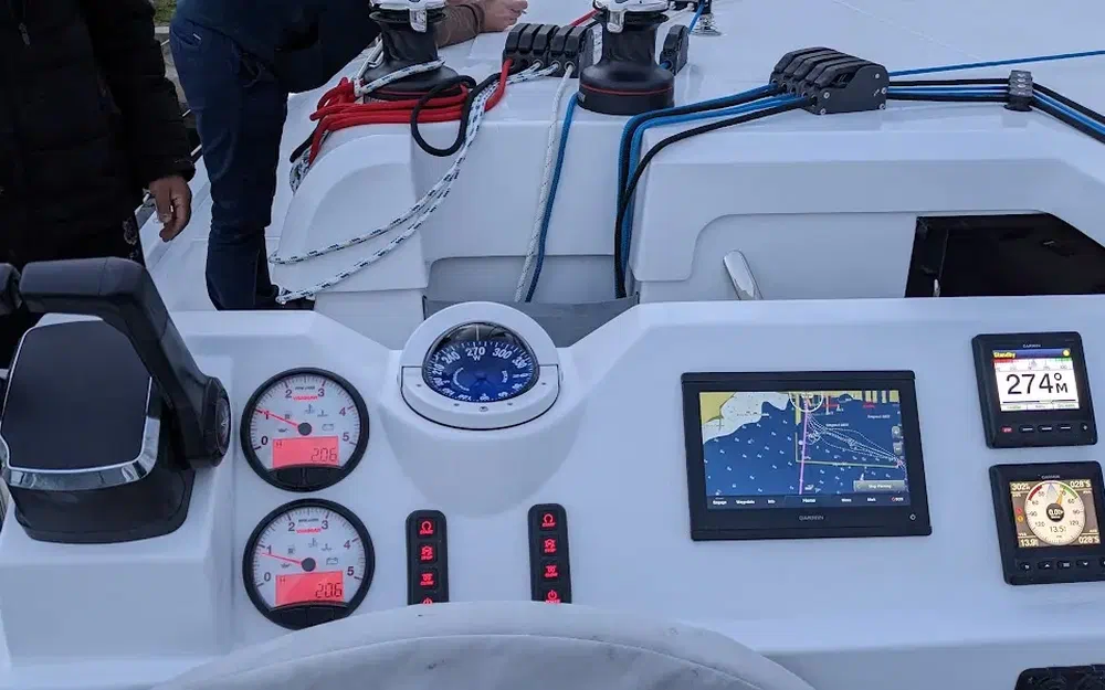 slider 8 Indigo Yacht Aventura 37