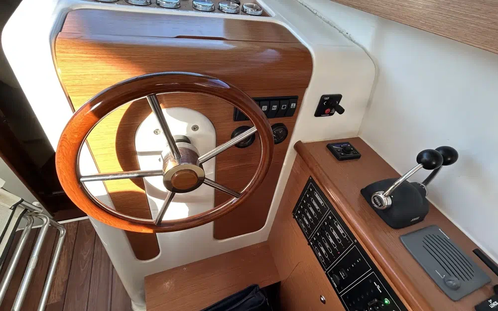 slider 11 Beneteau Antares 10.80