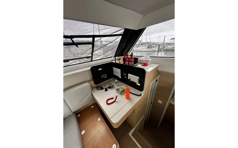 slider 13 Indigo Yacht Aventura 37