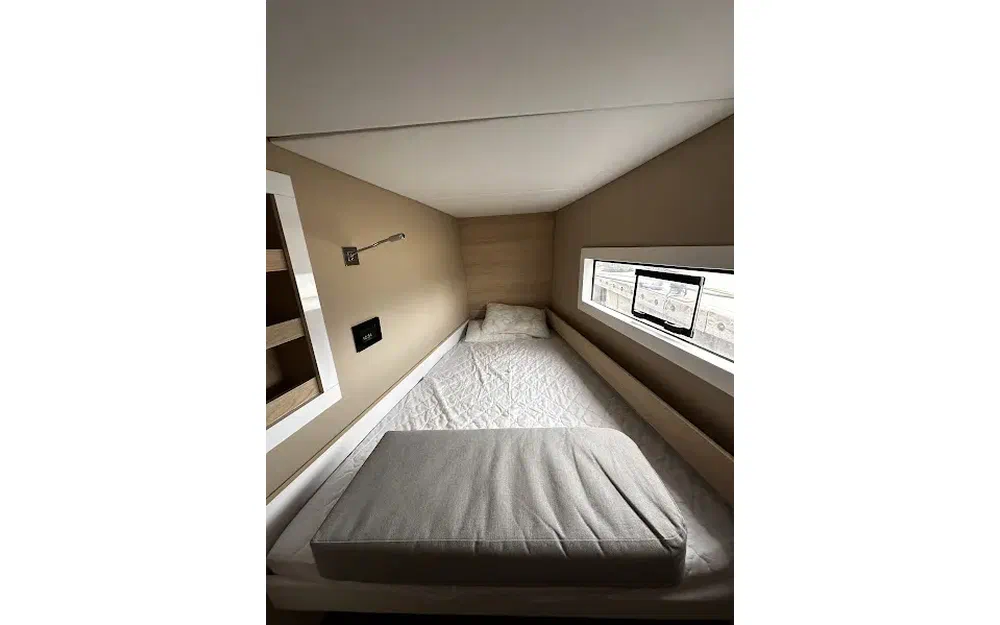 slider 15 Indigo Yacht Aventura 37