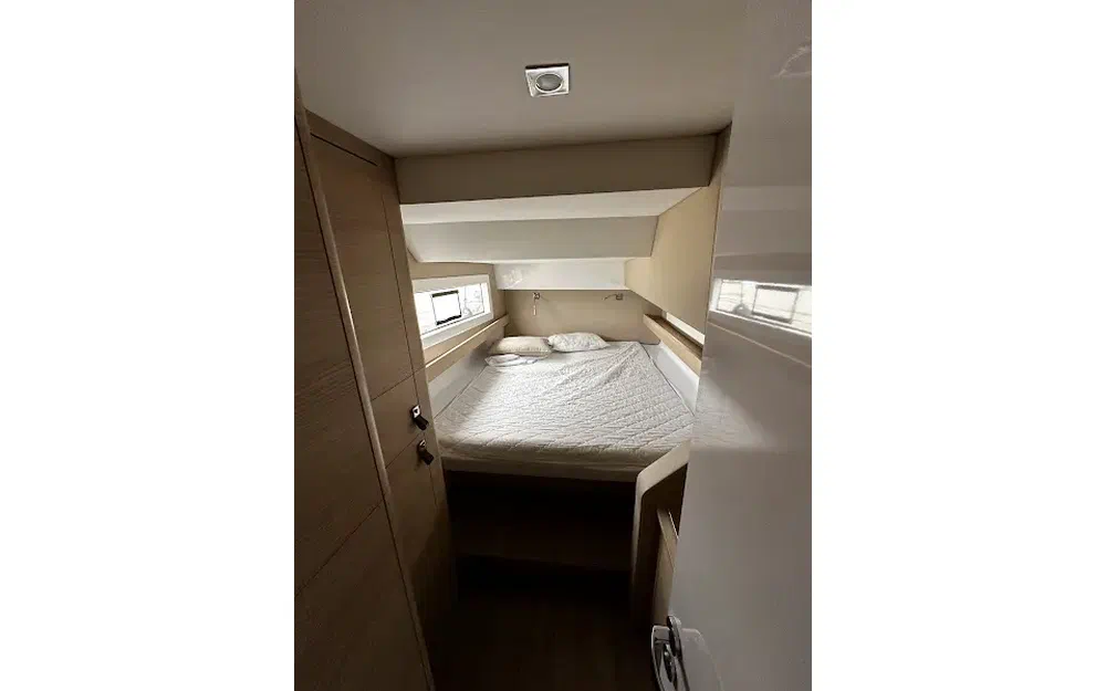 slider 16 Indigo Yacht Aventura 37