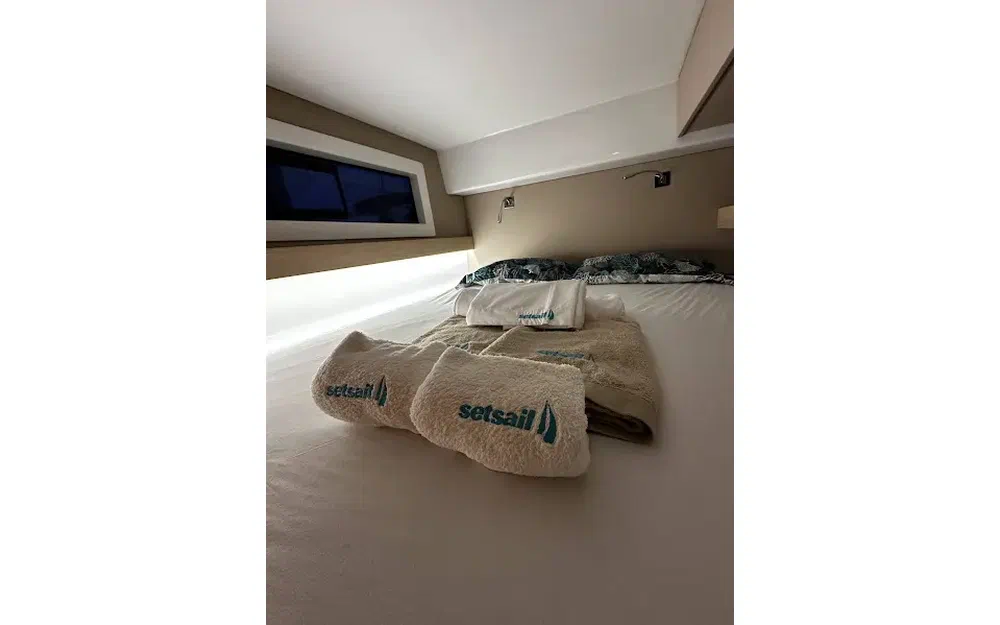 slider 18 Indigo Yacht Aventura 37