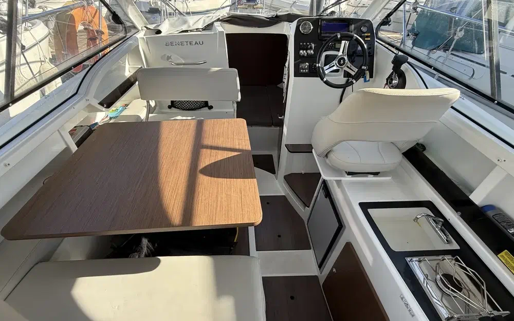 slider 13 Beneteau Antares 8 OB