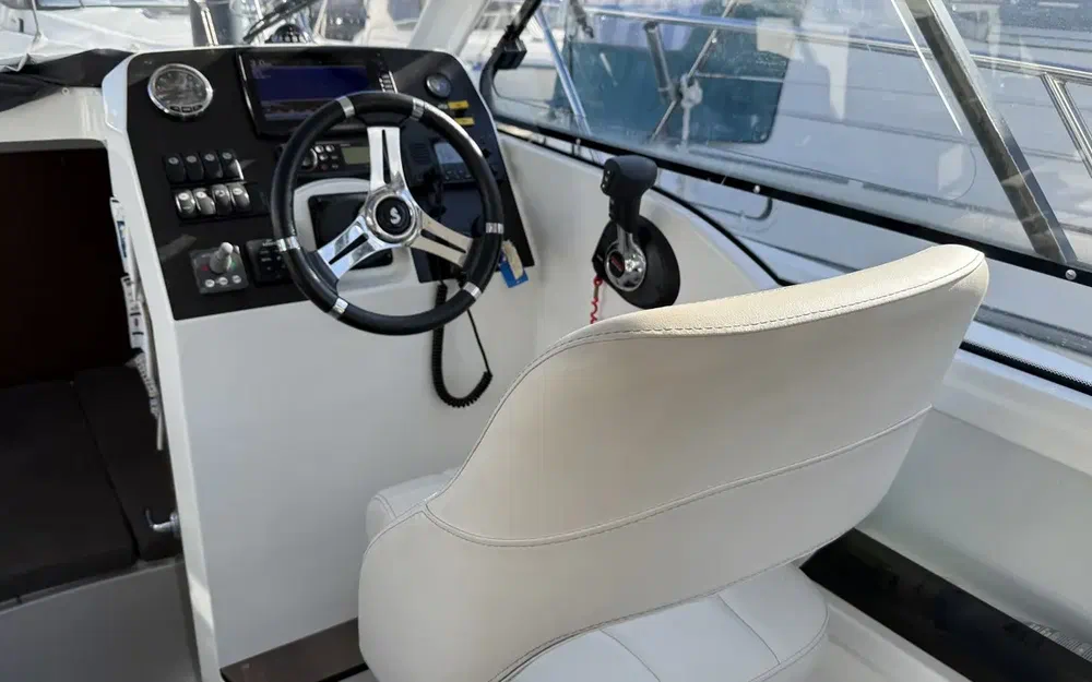 slider 15 Beneteau Antares 8 OB