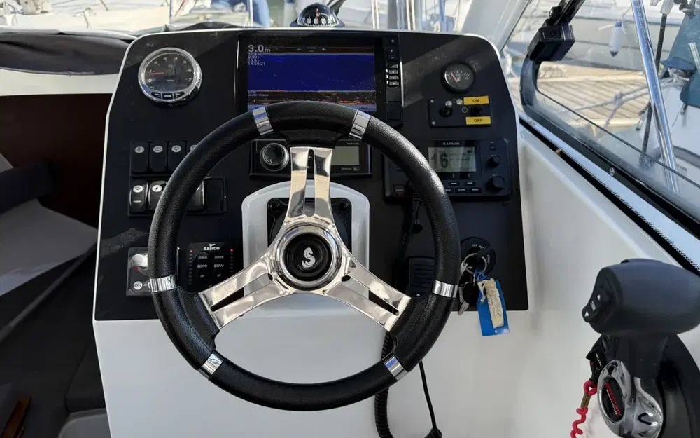 slider 17 Beneteau Antares 8 OB