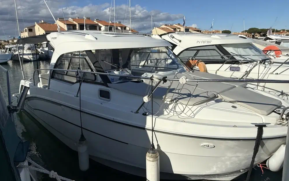 slider 1 Beneteau Antares 8 OB