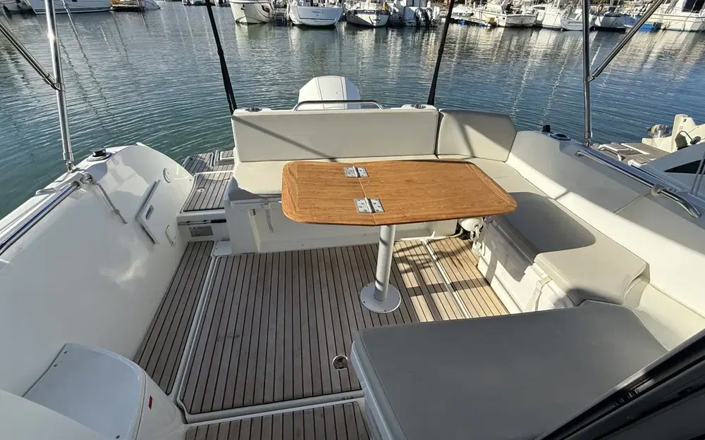 slider 2 Beneteau Antares 8 OB