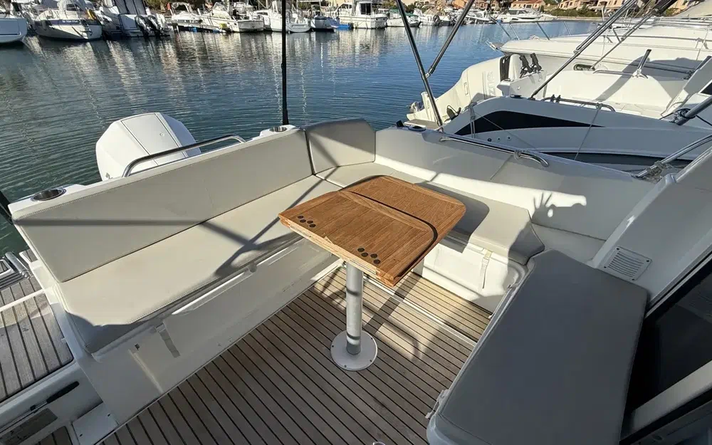 slider 3 Beneteau Antares 8 OB