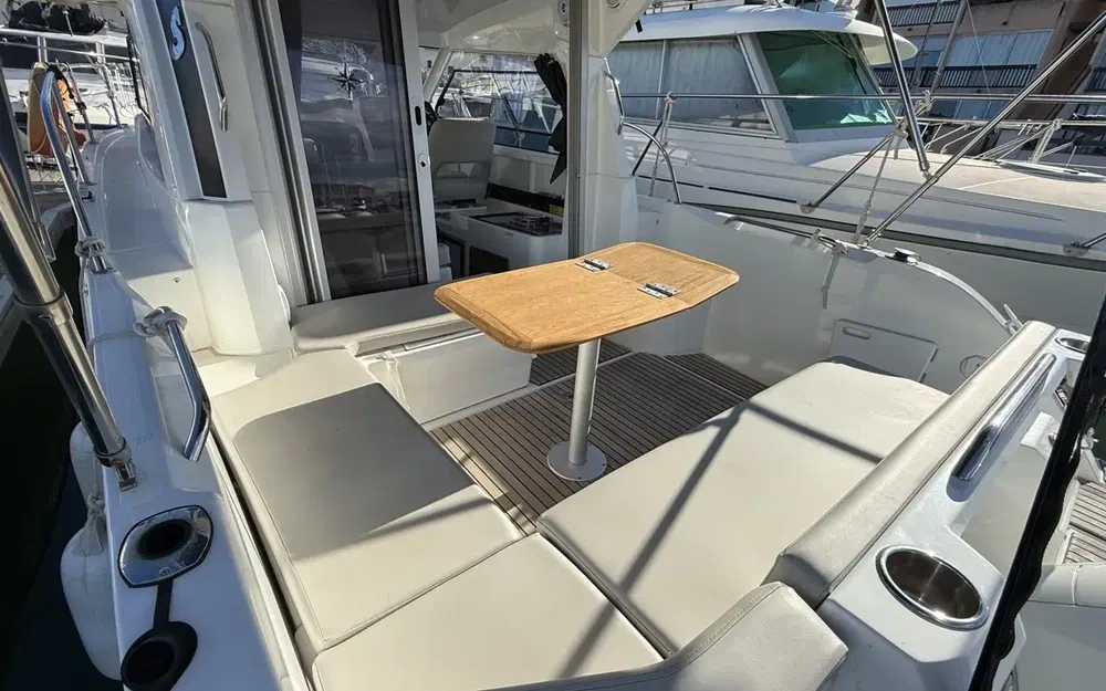 slider 4 Beneteau Antares 8 OB