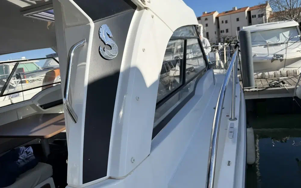 slider 5 Beneteau Antares 8 OB
