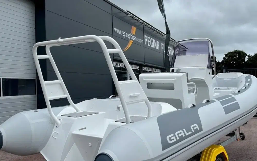 slider 4 Gala Boats V580 Deluxe