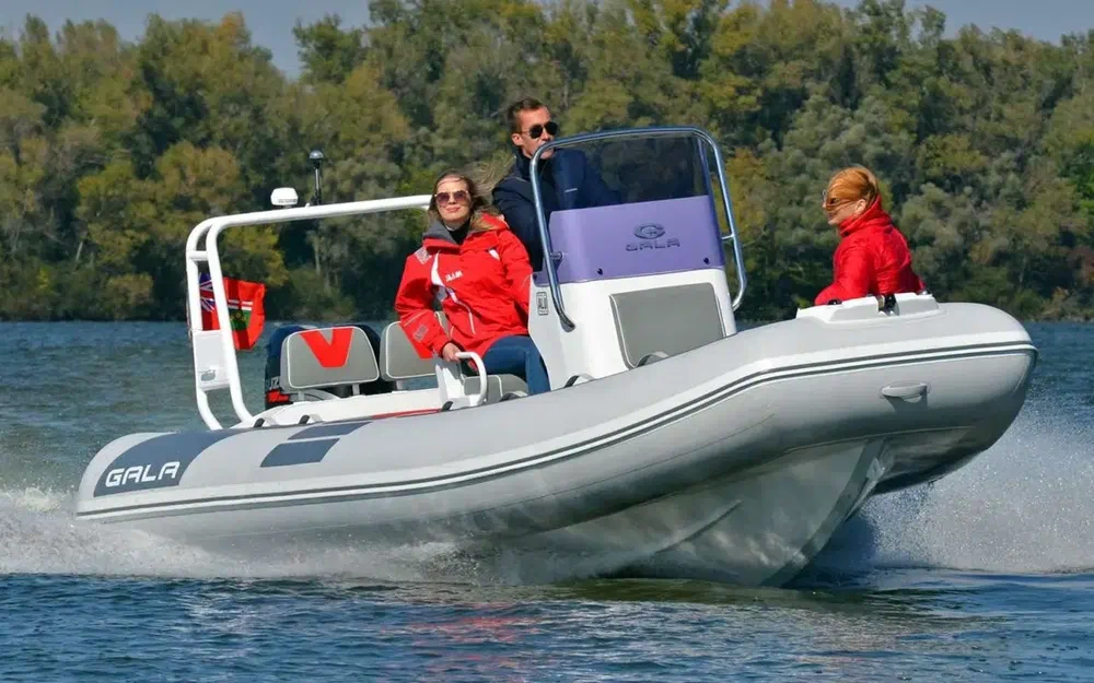 slider 5 Gala Boats V580 Deluxe