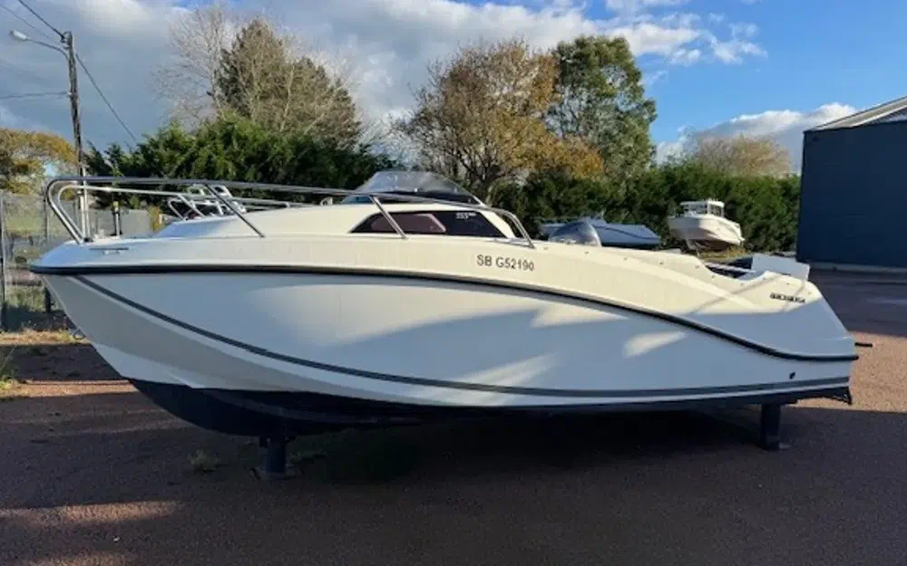 slider 0 Quicksilver Activ 555 Cabin