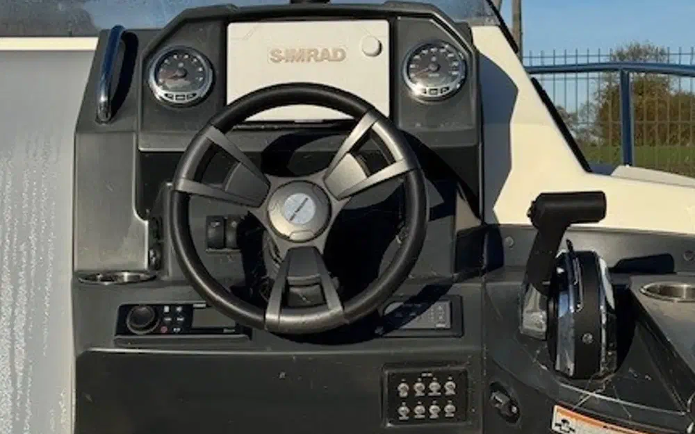 slider 3 Quicksilver Activ 555 Cabin