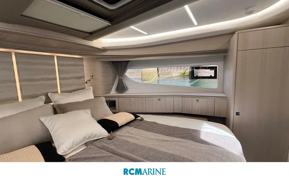 slider 12 Galeon 400 Fly