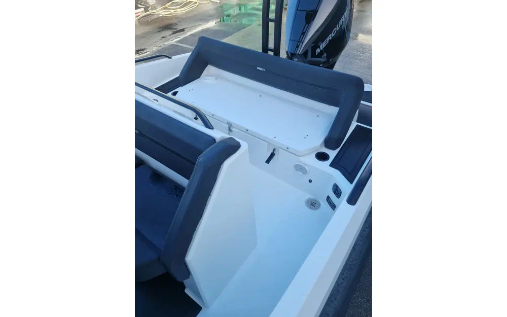 slider 4 Iron Boats 647