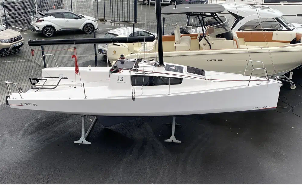 slider 0 Beneteau First 24