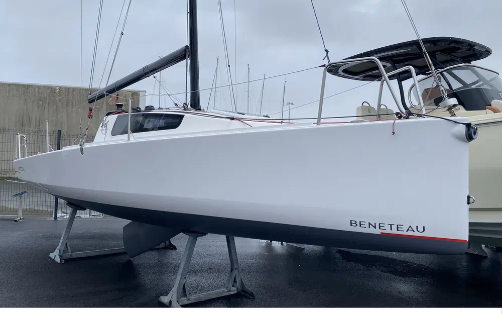 slider 1 Beneteau First 24