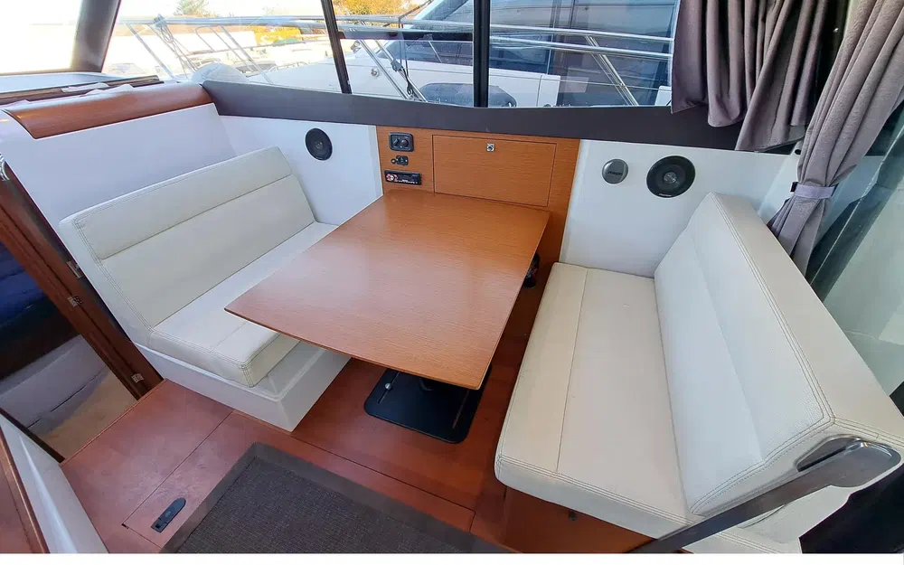 slider 10 Jeanneau NC 9