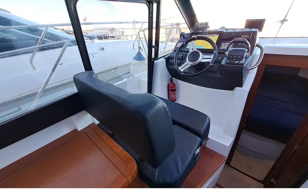 slider 12 Jeanneau NC 9