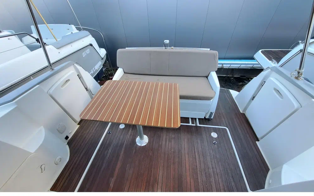 slider 5 Jeanneau NC 9