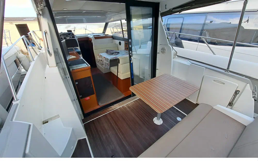 slider 7 Jeanneau NC 9