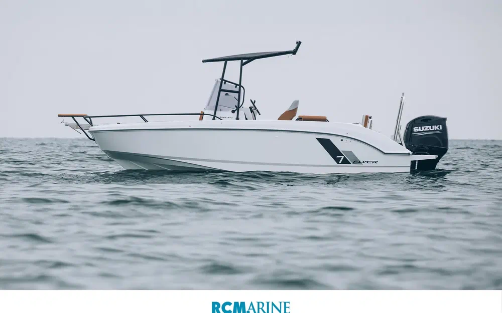 slider 0 Beneteau Flyer 7 SPACEdeck