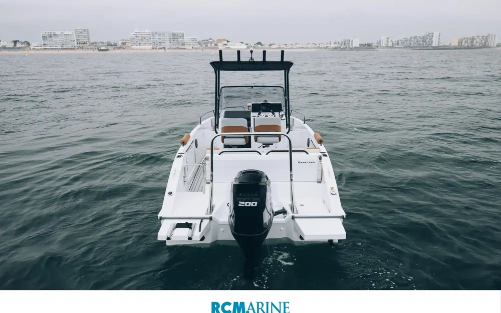 slider 1 Beneteau Flyer 7 SPACEdeck