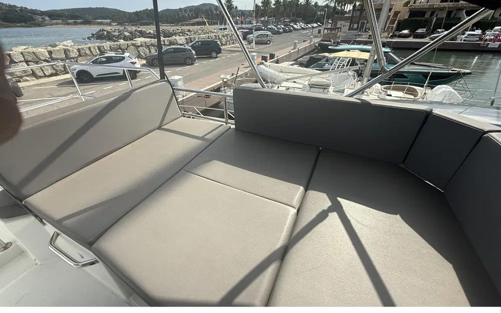 slider 8 Beneteau Antares 11