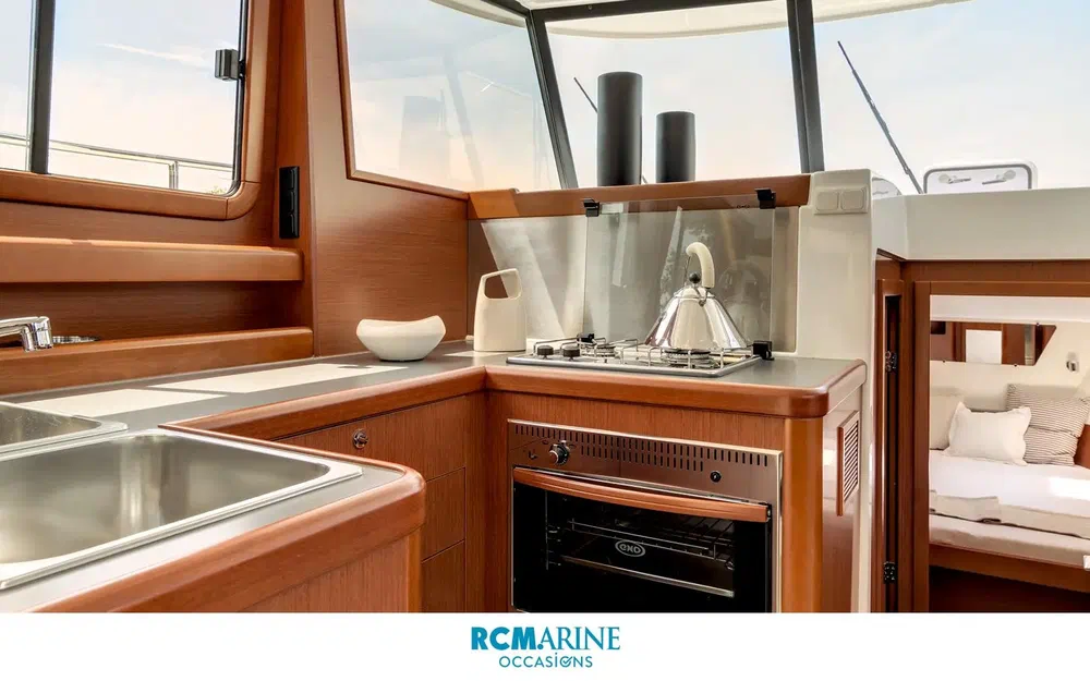 slider 9 Beneteau Swift Trawler 34 Fly