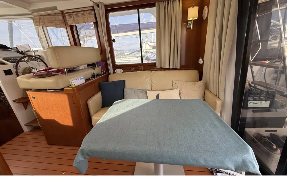 slider 6 Beneteau Swift Trawler 34 Fly